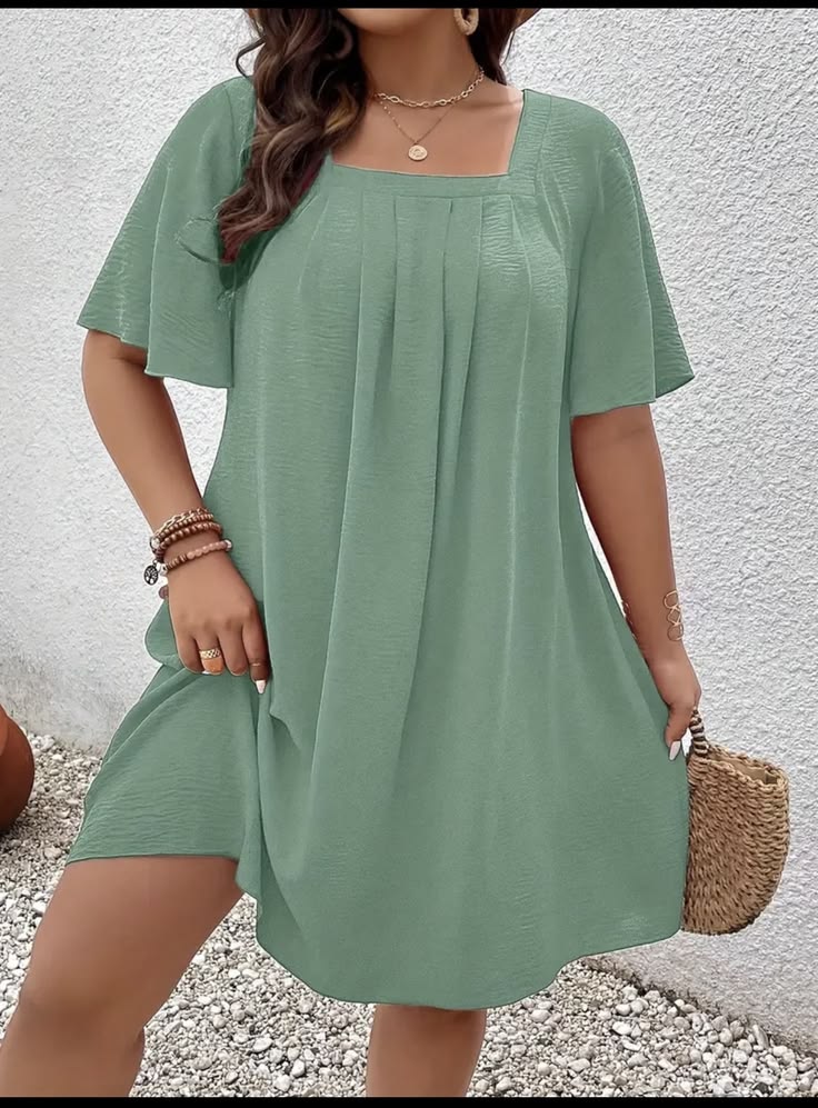 Robe courte chic et moderne